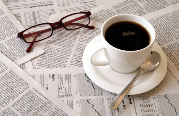 Kawa na gazety — Zdjęcie stockowe