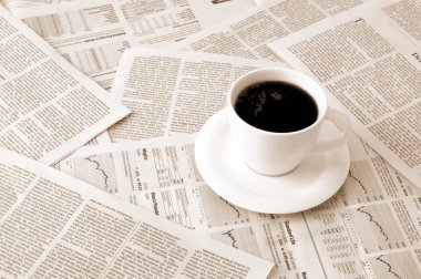 kahve içerken gazete