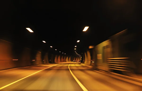 Шосе тунель — стокове фото