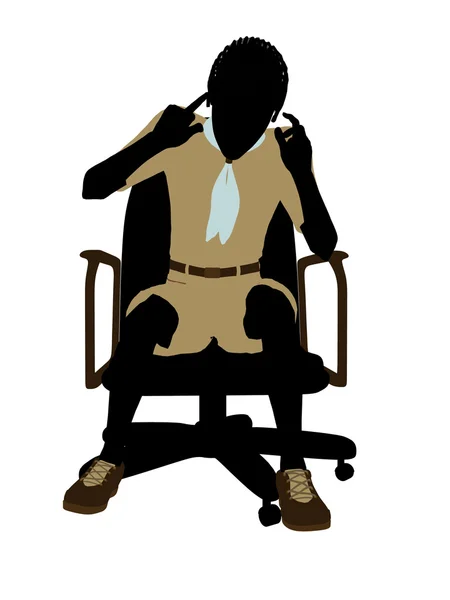 Boyscout afro-américain assis dans une chaise Ill — Photo