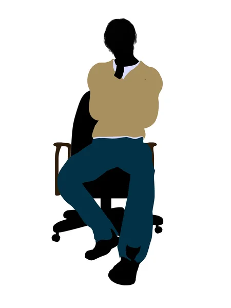 Lässig gekleideter Mann sitzt auf einem Stuhl — Stockfoto