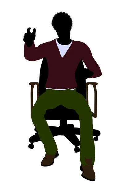 我坐在椅子上的非洲裔美国休闲男人 — 图库照片