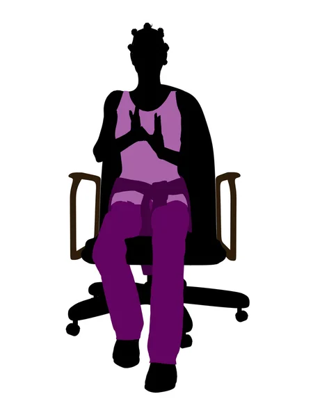 Afroamericana mujer casual sentada en una silla — Foto de Stock