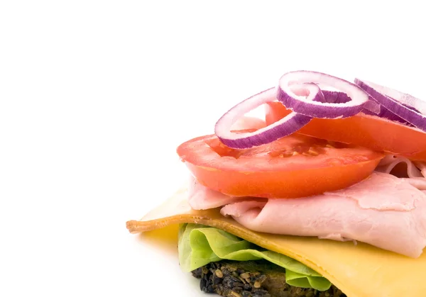 Домашній бутерброд на білому тлі — стокове фото