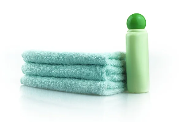 Asciugamano e prodotti per la cura della pelle — Foto Stock