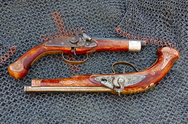 Старые пистолеты
