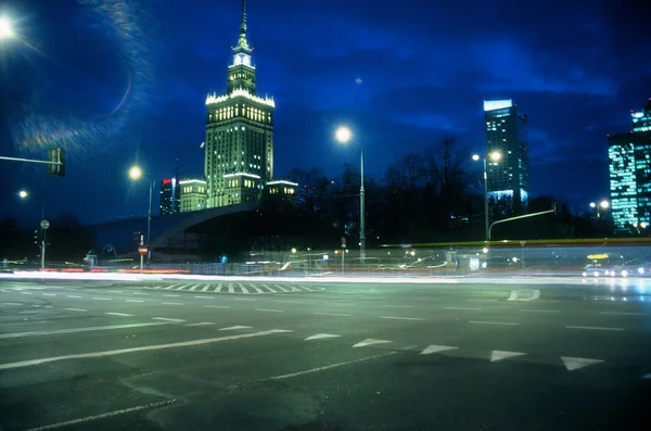 Warszawa stad natten Stockbild