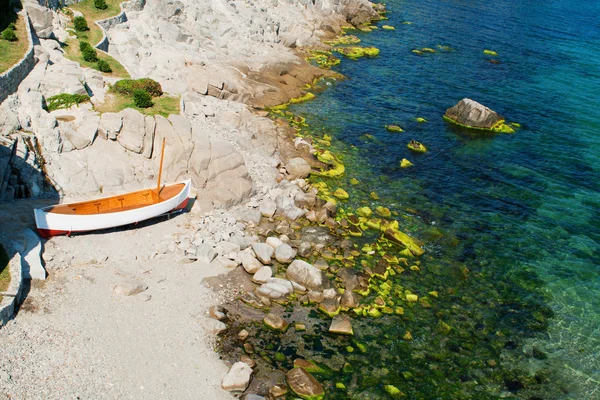 Litlle boot op het strand — Stockfoto