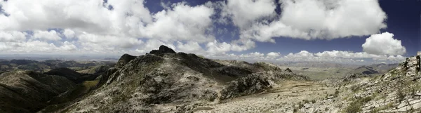 안데스 산과 푸른 하늘 흰 clou 프리 — 스톡 사진