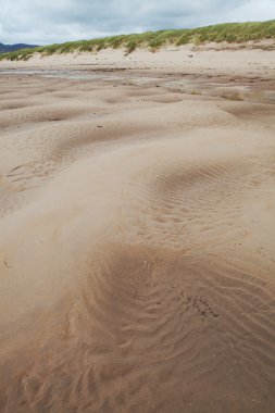 kum ve su kopya alanı ile plajda desen