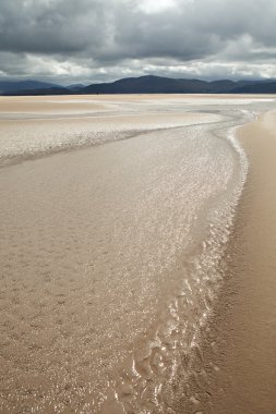 Dunes beyaz bulutlar mavi gökyüzü arka plan plaj