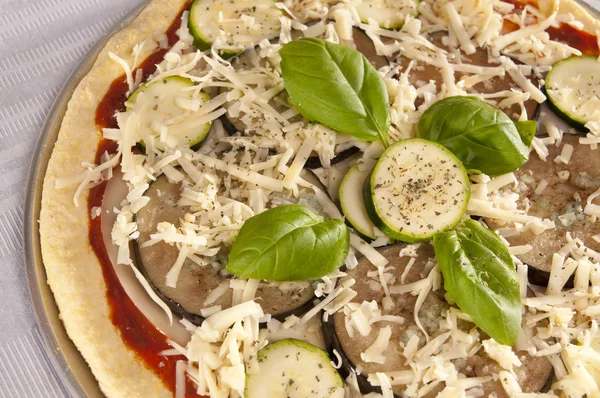 Pizza não cozida — Fotografia de Stock