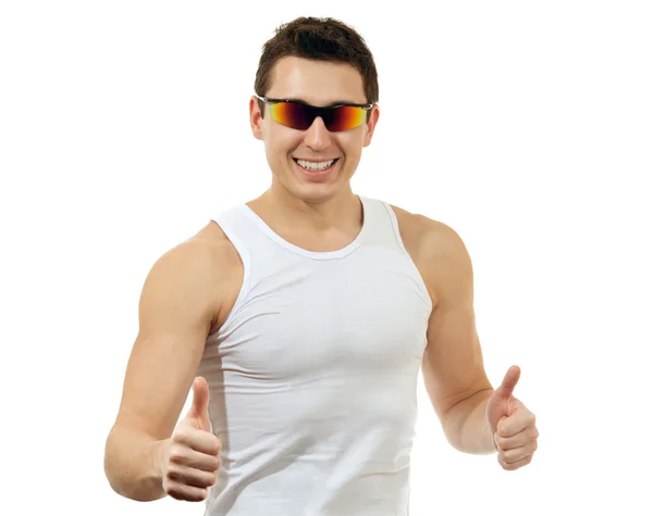 Boldog ember, egy fehér pólót és napszemüveget — Stock Fotó