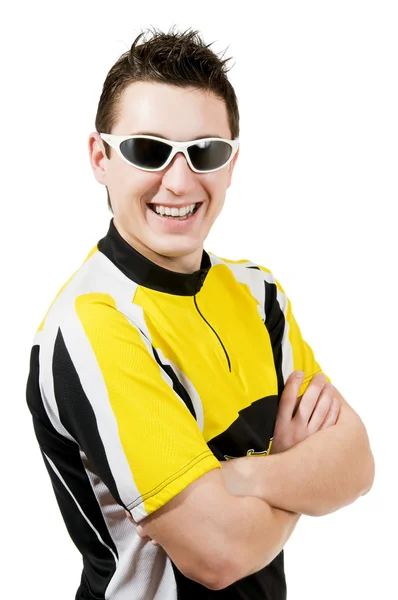 Glimlachende man in t-shirt dragen zonnebril Stockfoto