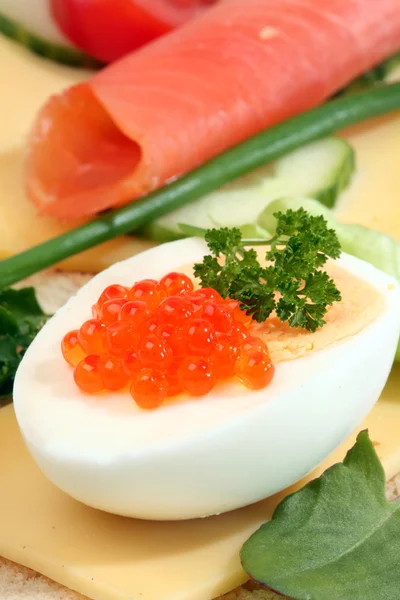 Toast mit Kaviar. — Stockfoto