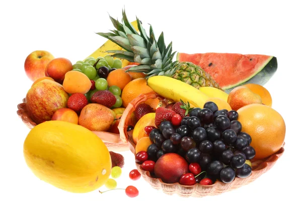 Frukter på vit. — Stockfoto