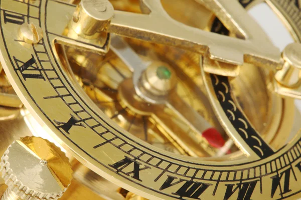 Antyczny kompas z zegara. — Zdjęcie stockowe