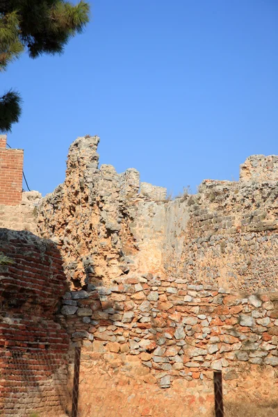 Ruínas antigas do castelo . — Fotografia de Stock