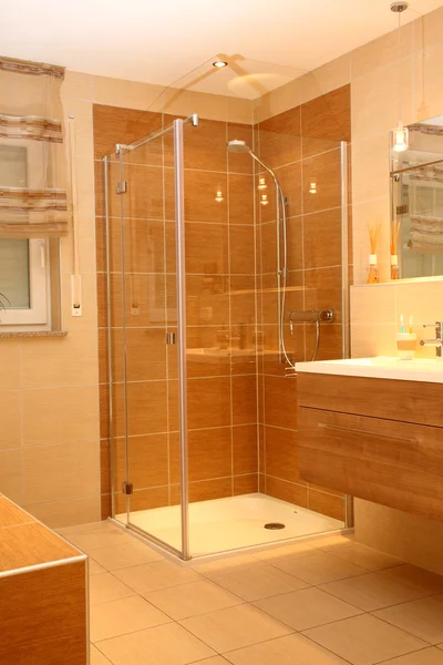 Salle de bain moderne douche . — Photo