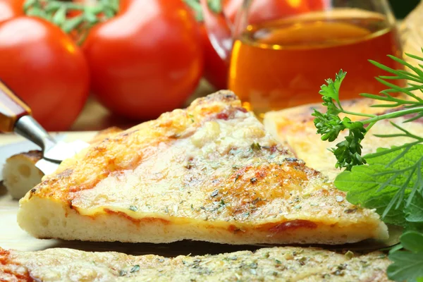 Pizza és zöldség. — Stock Fotó