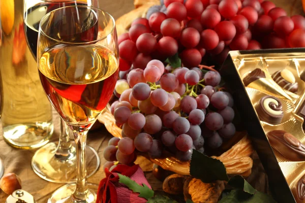 Rode en witte wijn. — Stockfoto