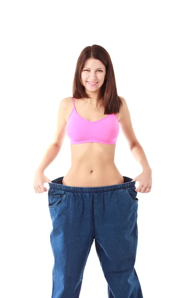 Женщина показывает, как сильно она похудела — стоковое фото