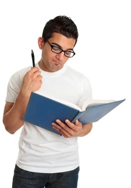 Man reading book and thinking — Stock Photo, Image