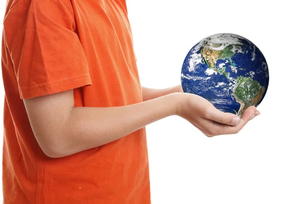 Handen cupping houden onze planeet aarde — Stockfoto