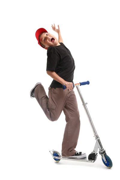 Boyhaving cargas de diversão em scooter — Fotografia de Stock
