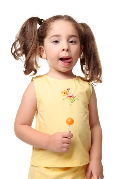 Mała dziewczynka lizanie warg pyszne — Zdjęcie stockowe