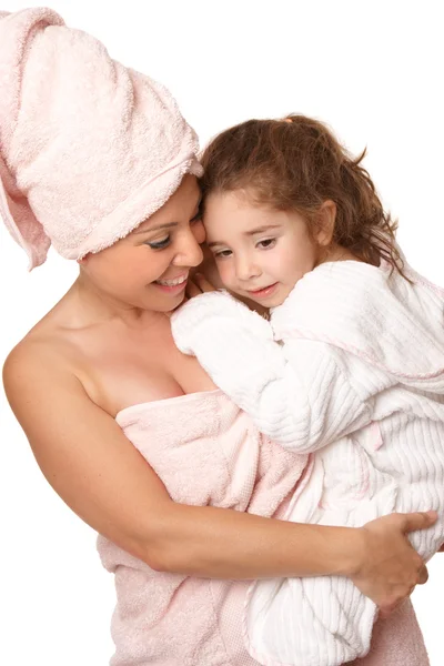 Kärleksfull mor och dotter bathtime — Stockfoto