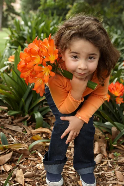 Mladá dívka s partou lilie — Stock fotografie