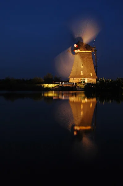 Rotating windmill kinderdijk — Stock Photo, Image