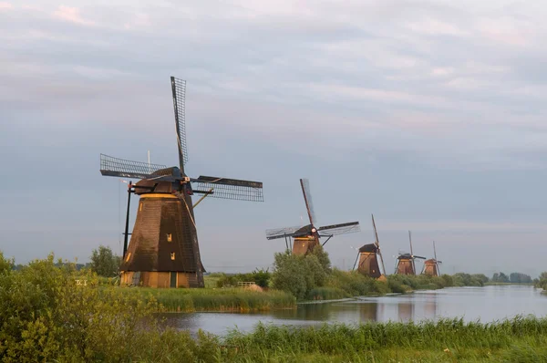 Windmühlen in der Abendsonne — Stockfoto