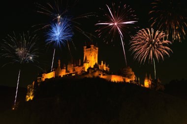 cochem castle üzerinde havai fişek