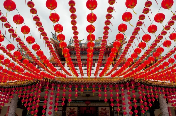 Ряды китайских фонарей — стоковое фото