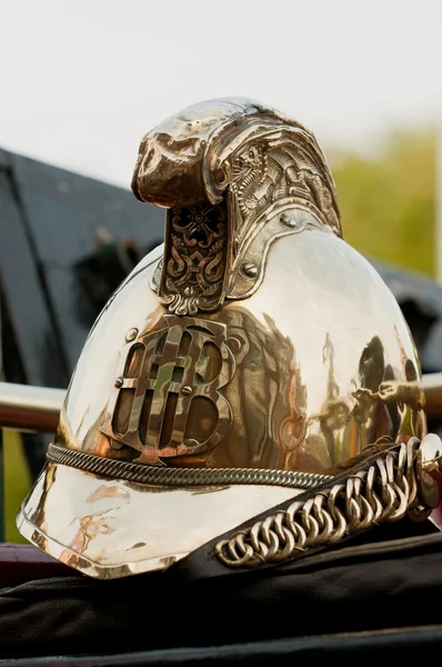 Velho capacete de bombeiros de latão — Fotografia de Stock