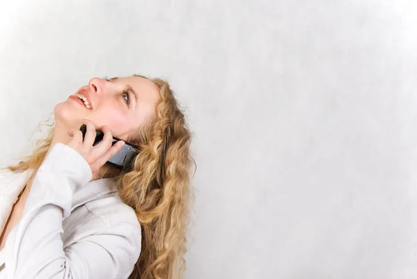 Het meisje met telefoon. — Stockfoto