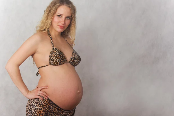 Η έγκυος κοπέλα Εικόνα Αρχείου