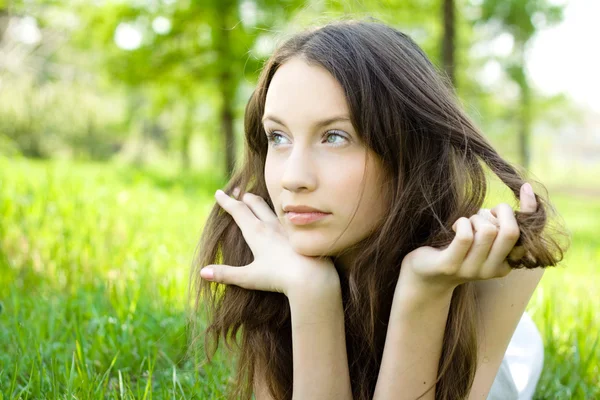 Young brunette teenager girl on meadow — Stock Photo, Image
