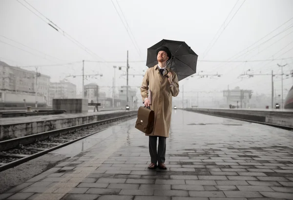 Esperando na chuva — Fotografia de Stock