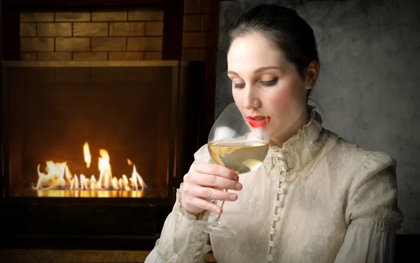 Drink at the fireplace — Stock Photo, Image