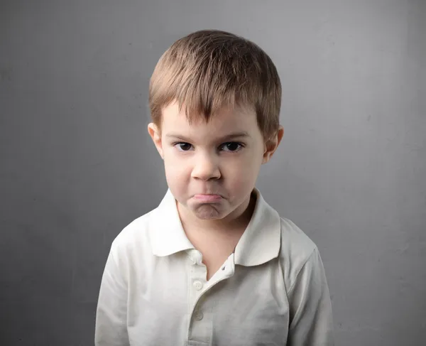 Раздражённый ребёнок — стоковое фото