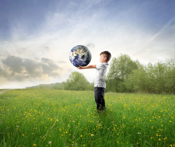 Earth in his hands — Stock Photo, Image