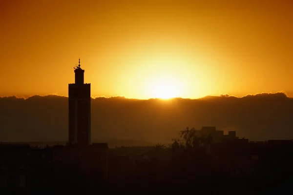 Minatret de mosquée avec coucher de soleil — Photo