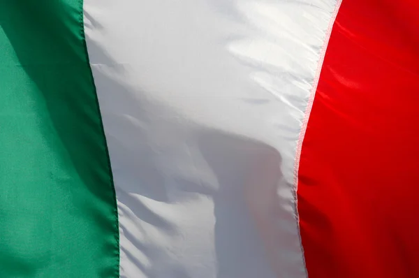 意大利国旗迎风飘扬 — 图库照片