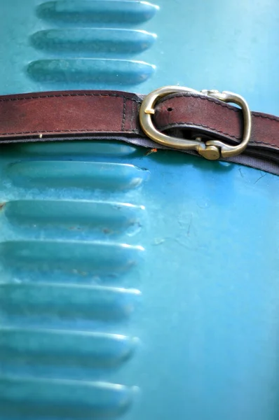 Detail der Motorhaube Gürtel auf Oldtimer — Stockfoto