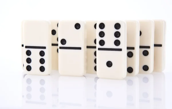 Närbild av domino på vit bakgrund — Stockfoto