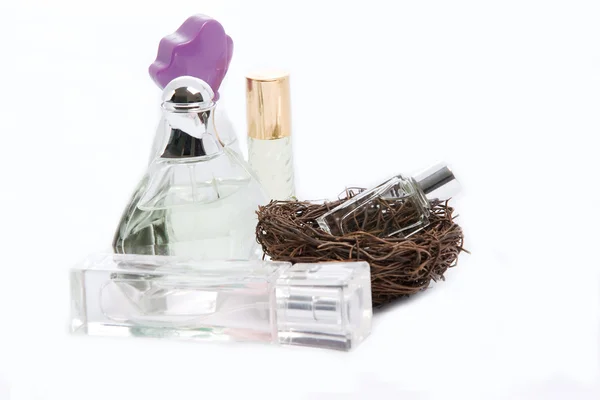 Parfum fles in een vogelkooi — Stockfoto