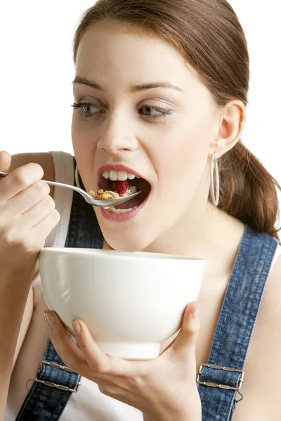 Kobieta jedzenie zbóż — Zdjęcie stockowe